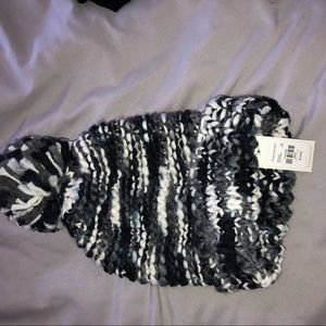 NWT Francesca’s knitted beanie